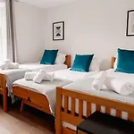Modern House, Sleeps 5, Canal & Parking 斯基普顿