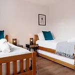 度假居 Modern House, Sleeps 5, Canal & Parking 斯基普顿
