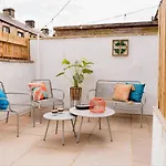 Modern House, Sleeps 5, Canal & Parking * 斯基普顿