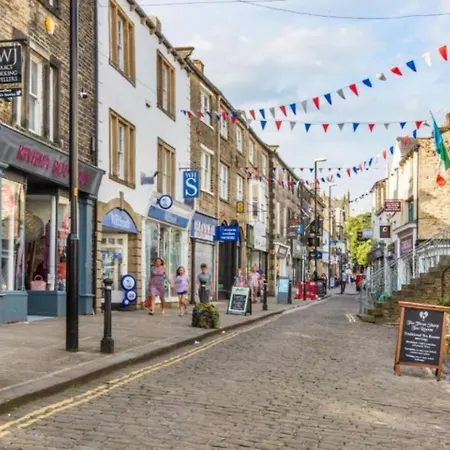 Holiday home Sawley Above Rubies Canal, Cafes, Bars!