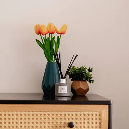 Sawley Above Rubies Canal, Cafes, Bars! *