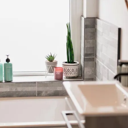 Sawley Above Rubies Canal, Cafes, Bars! * Skipton