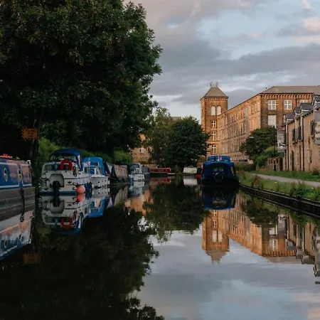 Holiday home Sawley Above Rubies Canal, Cafes, Bars!