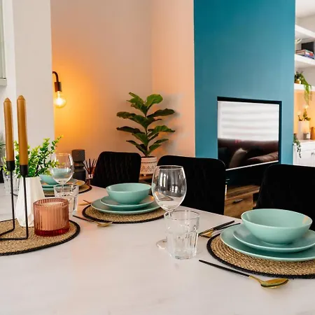 Feriehus Modern House, Sleeps 5, Canal & Parking *