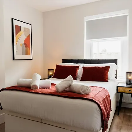 Feriehus Modern House, Sleeps 5, Canal & Parking *