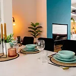 Holiday home Modern House, Sleeps 5, Canal & Parking *