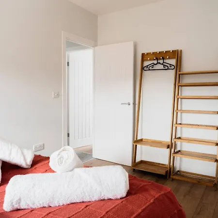 Modern House, Sleeps 5, Canal & Parking Vakantiehuis