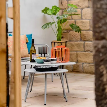 Modern House, Sleeps 5, Canal & Parking Skipton