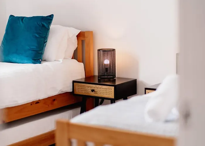 Vakantiehuis Modern House, Sleeps 5, Canal & Parking