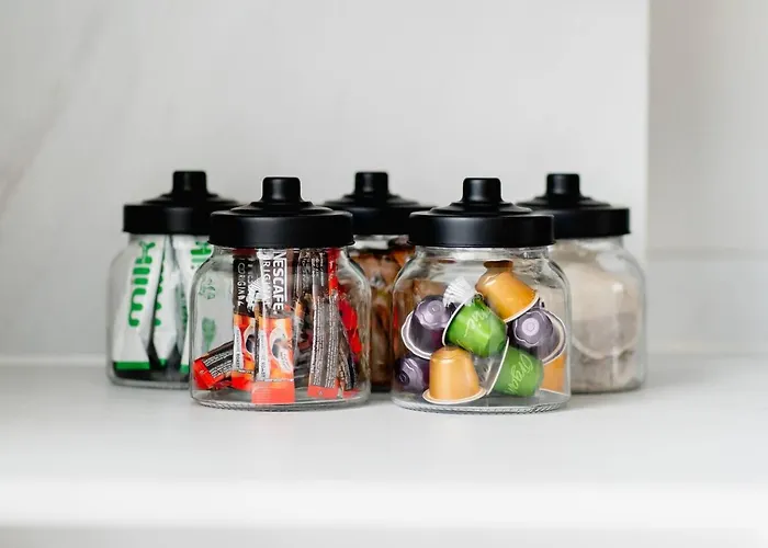 Modern House, Sleeps 5, Canal & Parking * Skipton