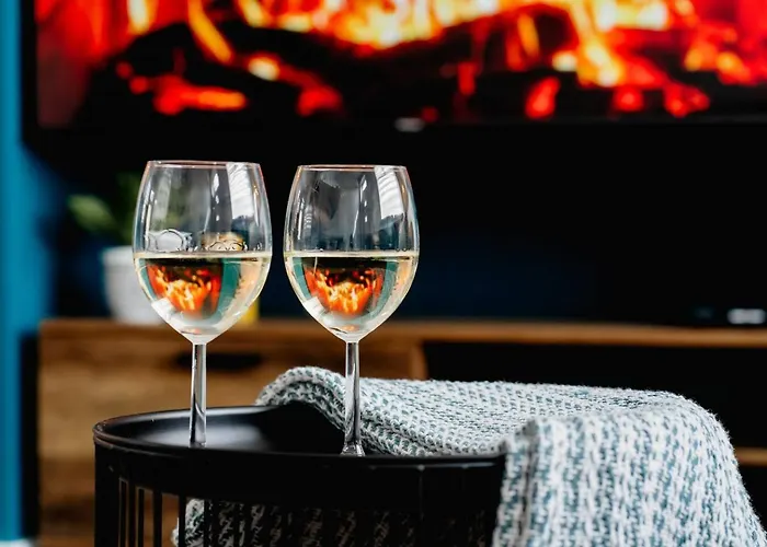 Modern House, Sleeps 5, Canal & Parking Vakantiehuis