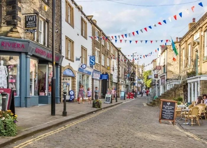 Vakantiehuis Modern House, Sleeps 5, Canal & Parking