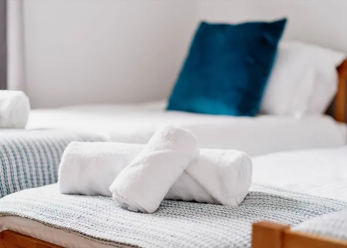 Modern House, Sleeps 5, Canal & Parking Vakantiehuis