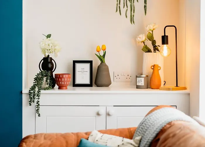 Vakantiehuis Modern House, Sleeps 5, Canal & Parking