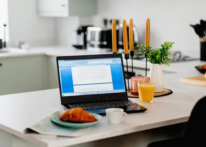 Modern House, Sleeps 5, Canal & Parking Skipton