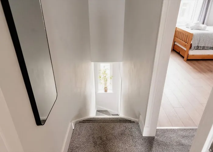 Vakantiehuis Modern House, Sleeps 5, Canal & Parking Skipton