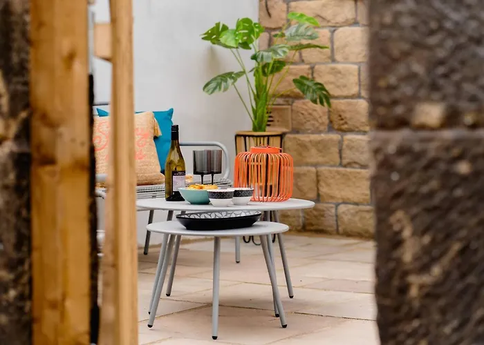 Modern House, Sleeps 5, Canal & Parking Skipton