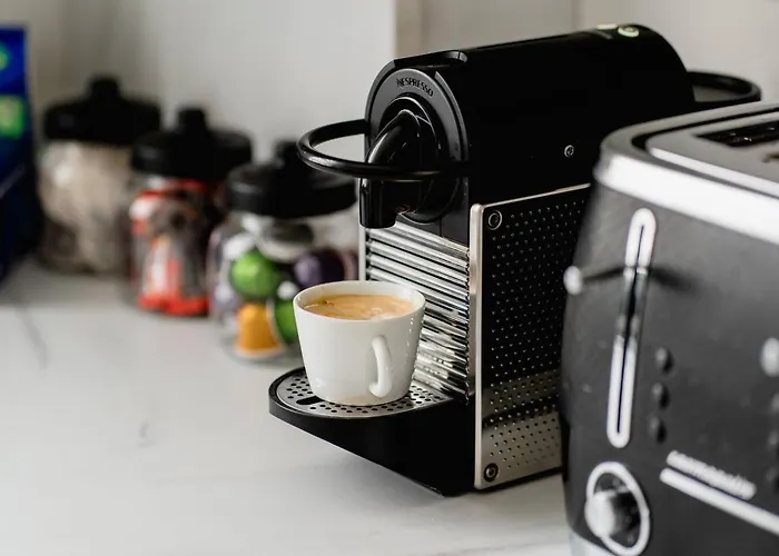 Modern House, Sleeps 5, Canal & Parking * Skipton