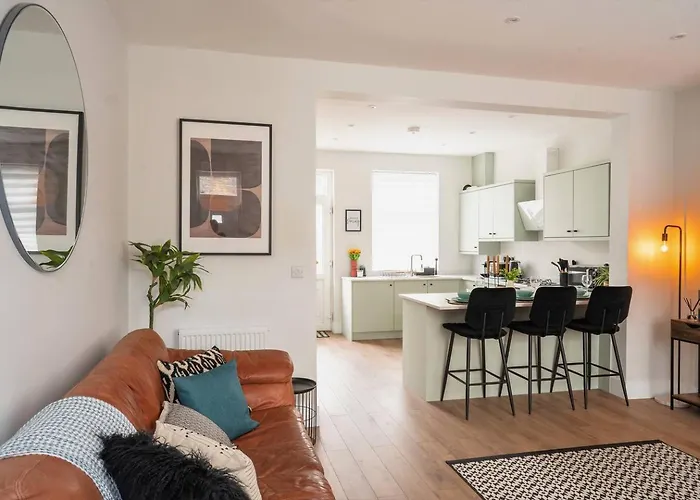 Modern House, Sleeps 5, Canal & Parking Vakantiehuis