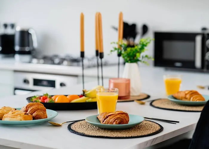 Modern House, Sleeps 5, Canal & Parking * Skipton