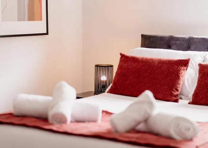 Modern House, Sleeps 5, Canal & Parking Vakantiehuis