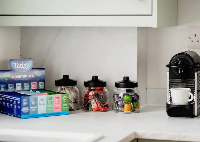 Modern House, Sleeps 5, Canal & Parking Vakantiehuis *