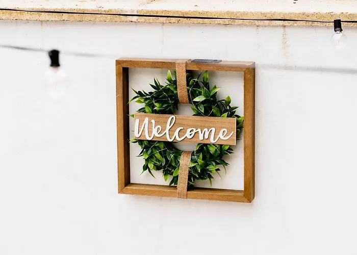 Vakantiehuis Modern House, Sleeps 5, Canal & Parking *