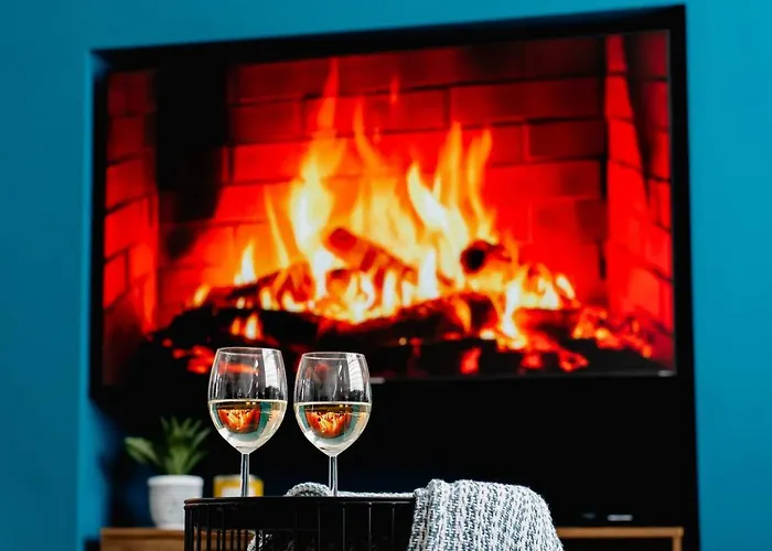 Modern House, Sleeps 5, Canal & Parking Skipton