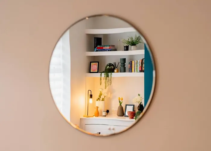 Modern House, Sleeps 5, Canal & Parking * Skipton