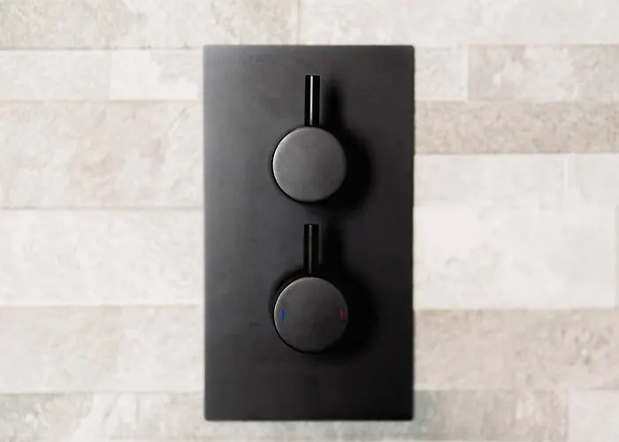 Modern House, Sleeps 5, Canal & Parking