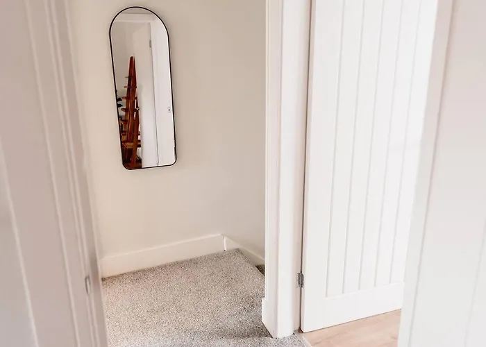 Modern House, Sleeps 5, Canal & Parking Vakantiehuis