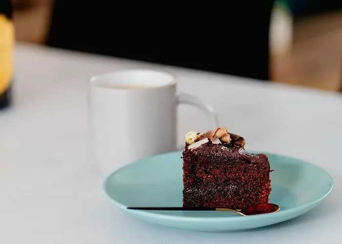 Vakantiehuis Modern House, Sleeps 5, Canal & Parking *