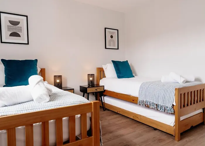 Vakantiehuis Modern House, Sleeps 5, Canal & Parking Skipton