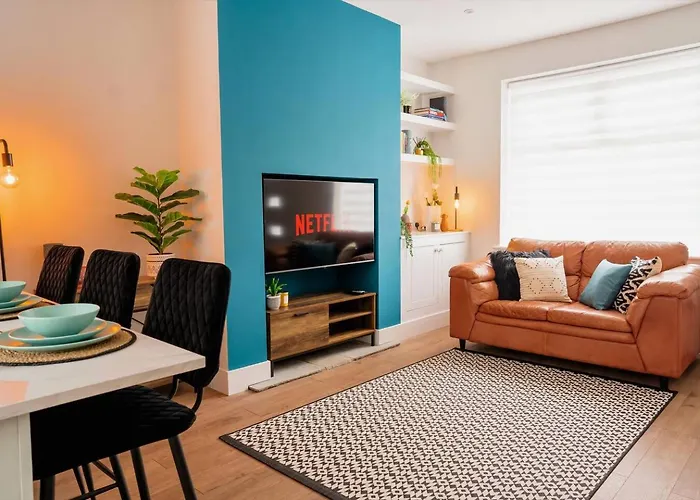 Modern House, Sleeps 5, Canal & Parking Vakantiehuis